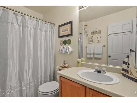 Bath - 214 Blue Bonnet Dr, Brighton, CO 80601 photo 4 of 4
