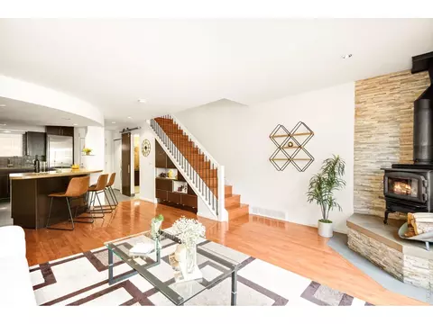 Living - 1039 Maxwell Ave #5, Boulder, CO 80304 photo 2 of 4