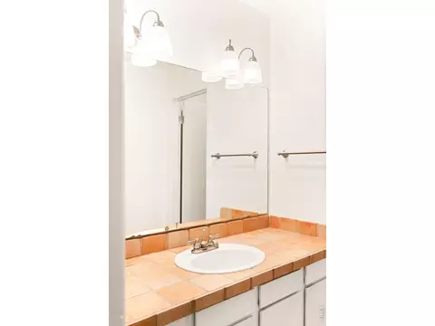 Bath - 1039 Maxwell Ave #5, Boulder, CO 80304 photo 2 of 4
