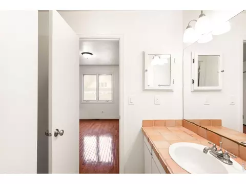 Bath - 1039 Maxwell Ave #5, Boulder, CO 80304 photo 4 of 4