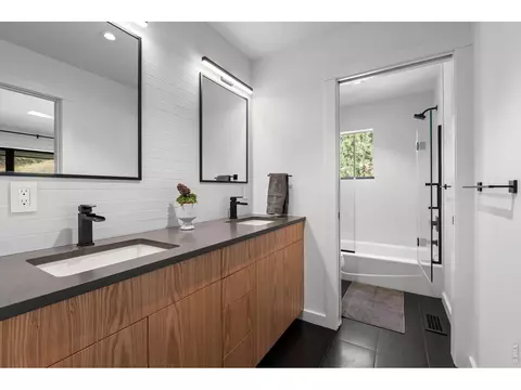 Bath - 14 Pine Brook Rd, Boulder, CO 80304 photo 5 of 6