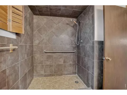 Bath - 4056 63rd St, Boulder, CO 80301 photo 5 of 5