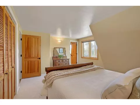 Bedroom - 6010 Flagstaff Rd, Boulder, CO 80302 photo 1 of 3