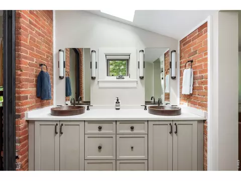 Bath - 615 Spruce St, Boulder, CO 80302 photo 3 of 8