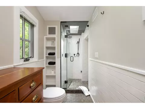 Bath - 615 Spruce St, Boulder, CO 80302 photo 5 of 8