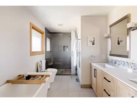 Bath - 2575 Briarwood Dr, Boulder, CO 80305 photo 1 of 2