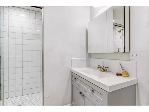 Bath - 1164 Peakview Cir, Boulder, CO 80302 photo 3 of 4