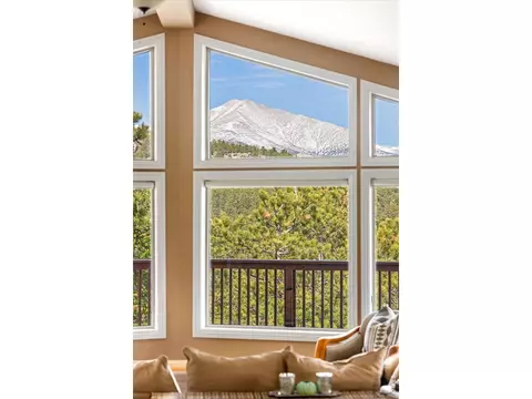 Living - 149 Rockledge Cir, Lyons, CO 80540 photo 3 of 4