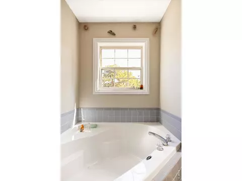 Bath - 149 Rockledge Cir, Lyons, CO 80540 photo 2 of 4