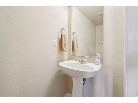 Bath - 1329 60th Ave, Greeley, CO 80634 photo 5 of 6
