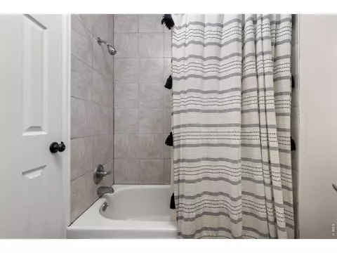Bath - 4264 Monroe Dr #C, Boulder, CO 80303 photo 3 of 3