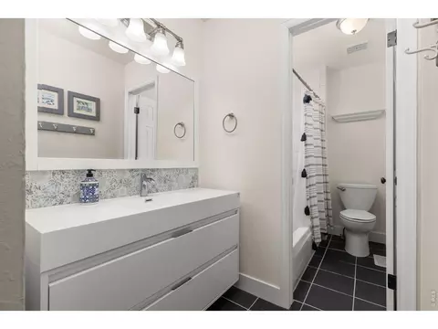 Bath - 4264 Monroe Dr #C, Boulder, CO 80303 photo 2 of 3
