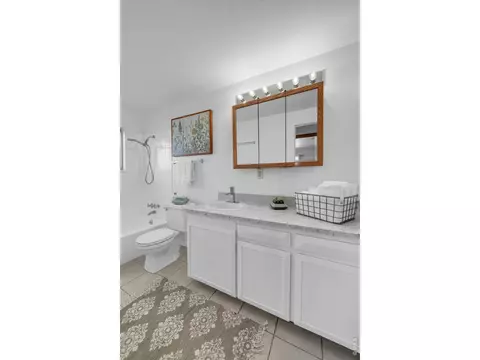 Bath - 4660 Talbot Dr, Boulder, CO 80303 photo 2 of 3