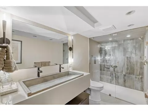 Bath - 3132 Linden Dr, Boulder, CO 80304 photo 1 of 4