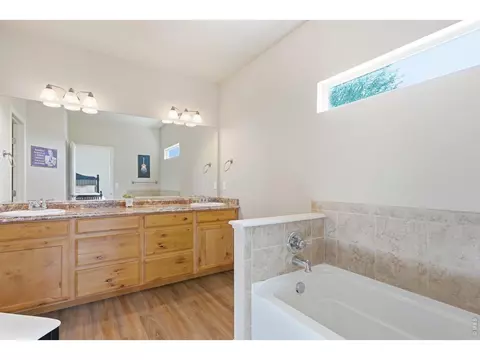 Bath - 551 Wind River Dr, Windsor, CO 80550 photo 2 of 4