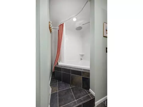 Bath - 7702 Devonshire Ct, Boulder, CO 80301 photo 3 of 4
