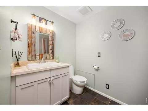 Bath - 7702 Devonshire Ct, Boulder, CO 80301 photo 2 of 4