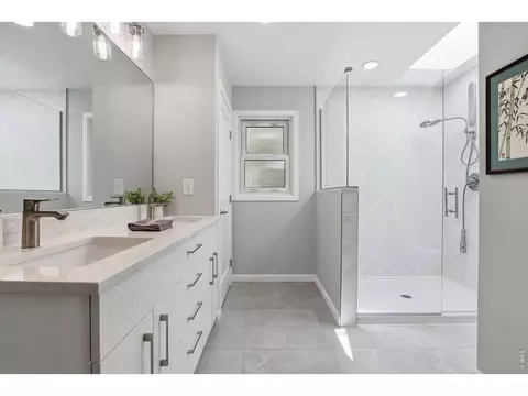 Bath - 5579 Stonewall Pl, Boulder, CO 80303 photo 1 of 3