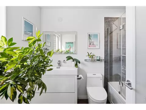 Bath - 1625 Yellow Pine Ave, Boulder, CO 80304 photo 1 of 5