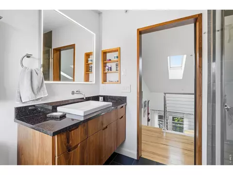 Bath - 1625 Yellow Pine Ave, Boulder, CO 80304 photo 4 of 5
