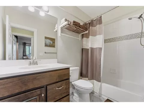 Bath - 1148 Wagon Bend Rd, Berthoud, CO 80513 photo 2 of 5