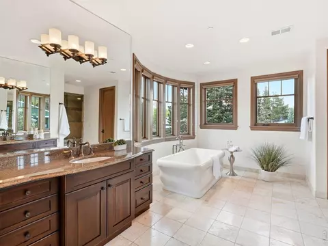 Bath - 1285 Meadow Pl, Boulder, CO 80304 photo 3 of 6