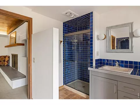 Bath - 135 Poorman Rd, Boulder, CO 80302 photo 6 of 7