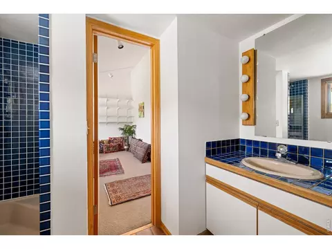 Bath - 135 Poorman Rd, Boulder, CO 80302 photo 5 of 7