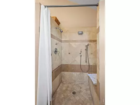 Bath - 4398 Carter Trl, Boulder, CO 80301 photo 4 of 4