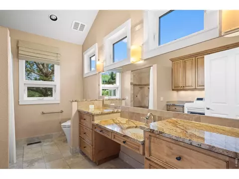 Bath - 4398 Carter Trl, Boulder, CO 80301 photo 3 of 4