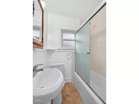Bath - 735 University Ave, Boulder, CO 80302 photo 2 of 2