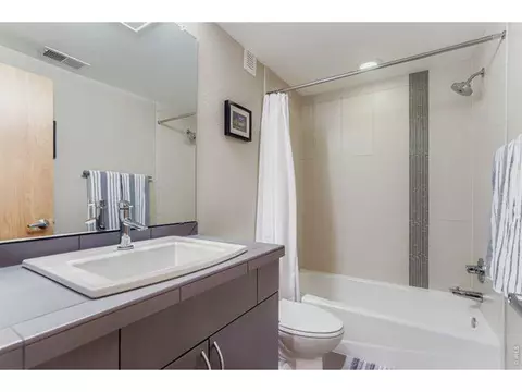 Bath - 5318 5th St #D, Boulder, CO 80304 photo 5 of 5