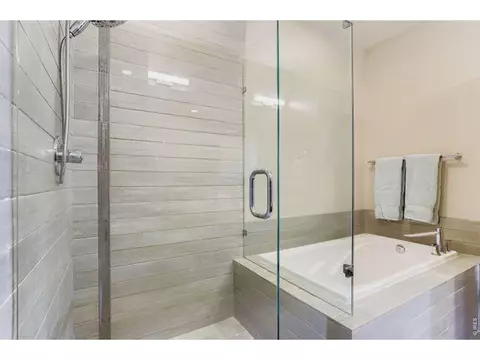 Bath - 5318 5th St #D, Boulder, CO 80304 photo 3 of 5