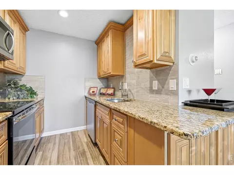 Kitchen - 3240 Iris Ave #G-205, Boulder, CO 80301 photo 3 of 4