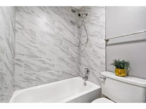 Bath - 3240 Iris Ave #G-205, Boulder, CO 80301 photo 2 of 4