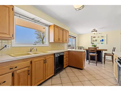 Kitchen - 218 Bothun Rd, Berthoud, CO 80513 photo 4 of 4