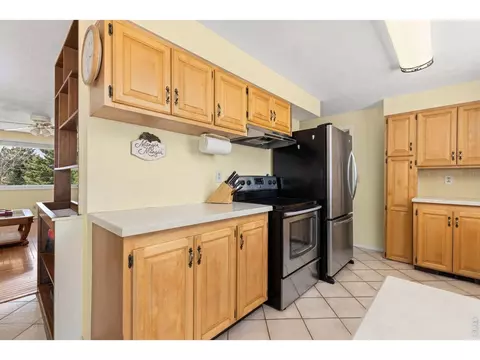 Kitchen - 218 Bothun Rd, Berthoud, CO 80513 photo 3 of 4