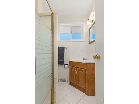 Bath - 218 Bothun Rd, Berthoud, CO 80513 photo 2 of 2