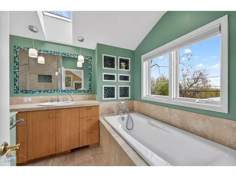 Bath - 315 Evergreen Ave, Boulder, CO 80304 photo 3 of 4