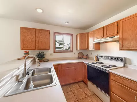 Kitchen - 202 Welch Dr, Lyons, CO 80540 photo 3 of 4