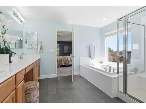 Bath - 543 Botley Ct, Windsor, CO 80550 photo 2 of 6