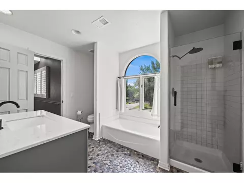Bath - 4937 Valkyrie Dr, Boulder, CO 80301 photo 4 of 6