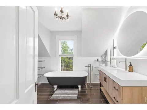 Bath - 505 Pine St, Boulder, CO 80302 photo 6 of 8