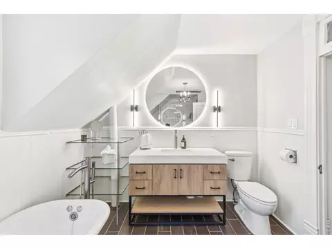 Bath - 505 Pine St, Boulder, CO 80302 photo 7 of 8