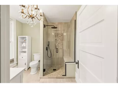Bath - 505 Pine St, Boulder, CO 80302 photo 2 of 8