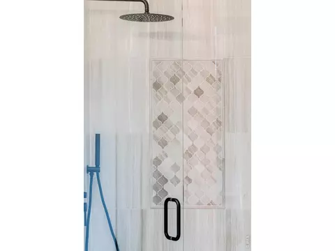 Bath - 505 Pine St, Boulder, CO 80302 photo 3 of 8