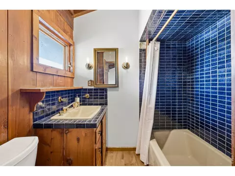 Bath - 393 Dixon Rd, Boulder, CO 80302 photo 3 of 5