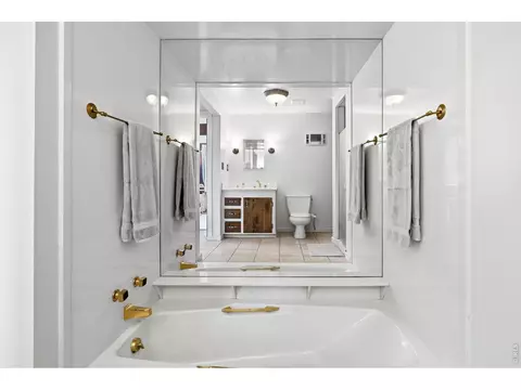 Bath - 393 Dixon Rd, Boulder, CO 80302 photo 2 of 5