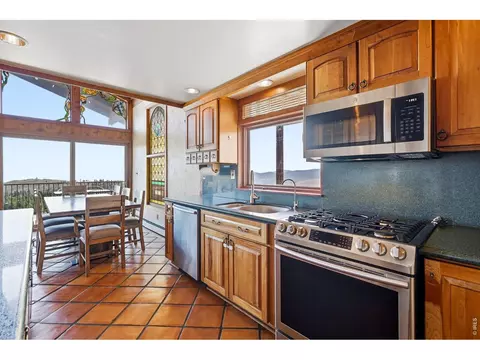 Kitchen - 393 Dixon Rd, Boulder, CO 80302 photo 2 of 2