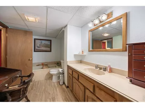 Bath - 50950 E 32nd Ave, Bennett, CO 80102 photo 4 of 5